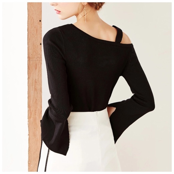 💐 Elegant Black Knit One Shoulder Sweater - Picture 4 of 8